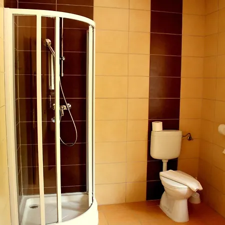 بي أف 2* Balatonföldvár